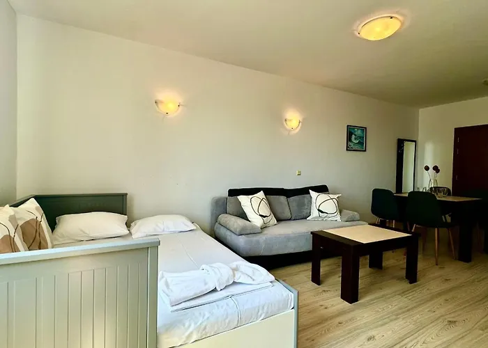 Bratanov Asteria Family * サニービーチ